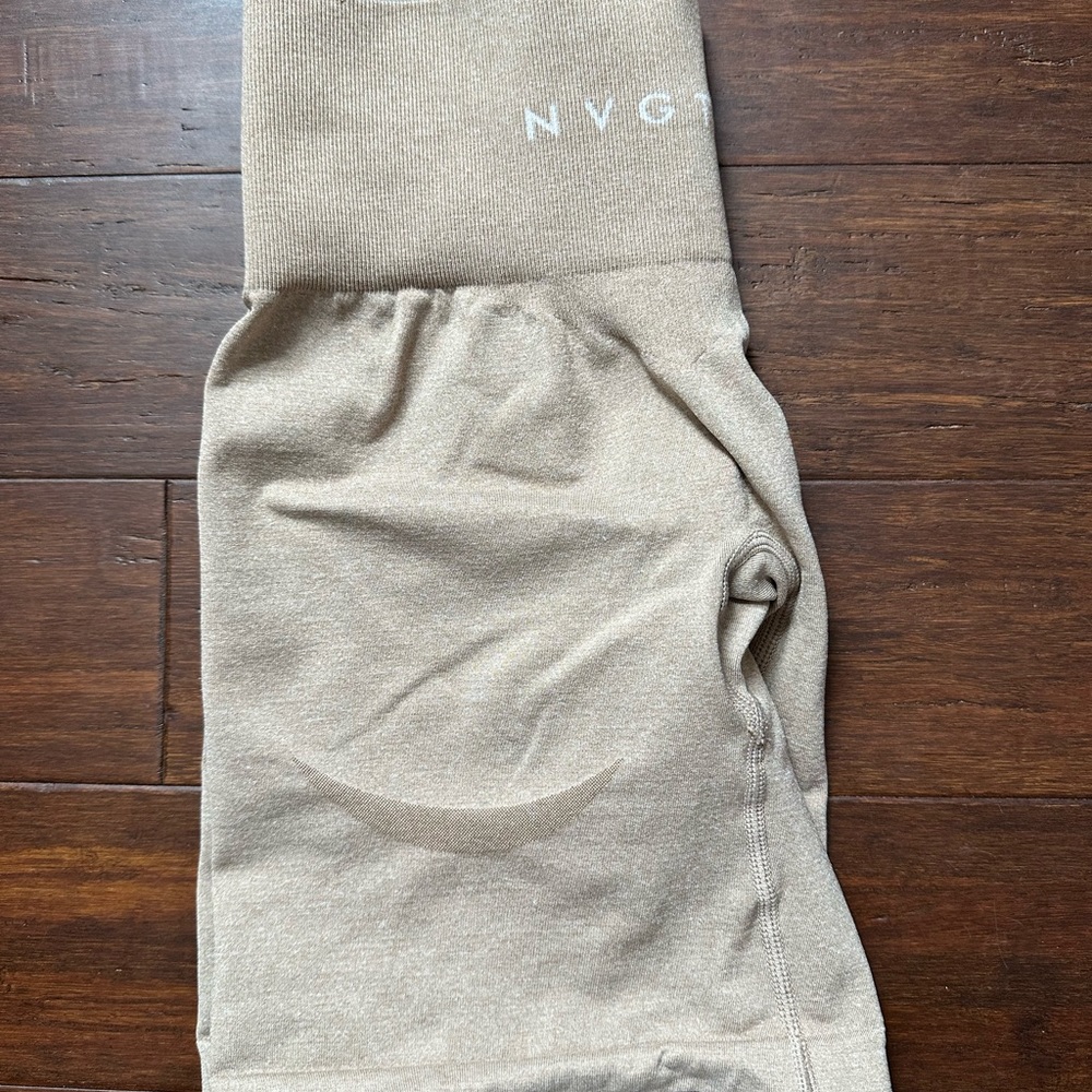 Nvgtn contour shorts